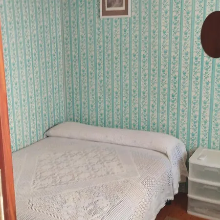 3 Bed House Sleeps 6 Pet-friendly With Terrace Corme
