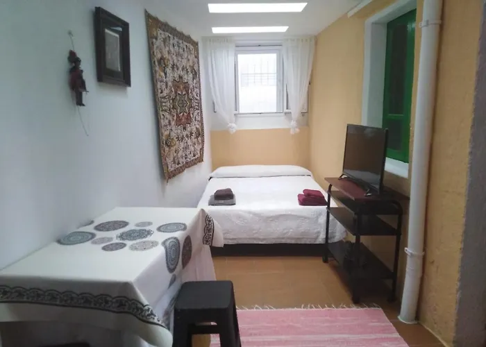 3 Bed House Sleeps 6 Pet-friendly With Terrace 펜션 Corme