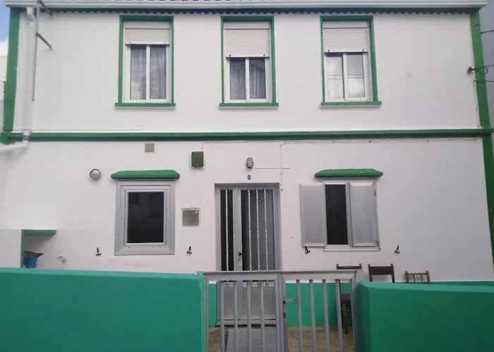 3 Bed House Sleeps 6 Pet-friendly With Terrace * Corme