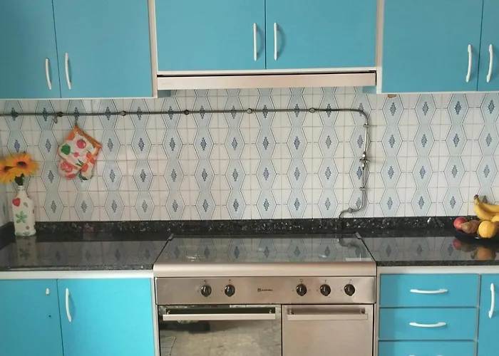 3 Bed House Sleeps 6 Pet-friendly With Terrace 펜션 Corme