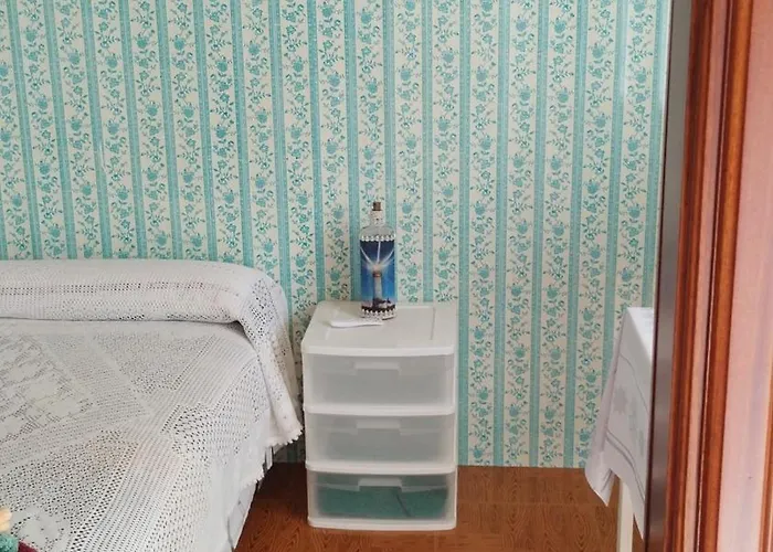 3 Bed House Sleeps 6 Pet-friendly With Terrace 펜션 Corme