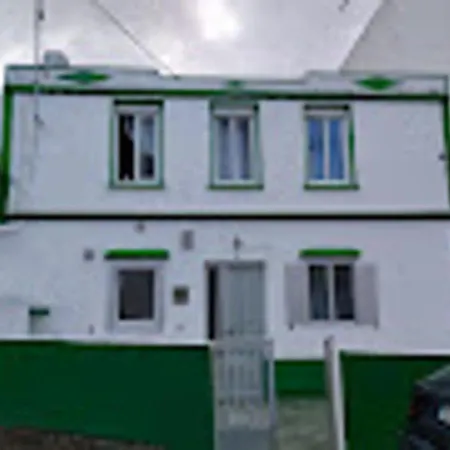 3 Bed House Sleeps 6 With Pet-friendly Garden Corme