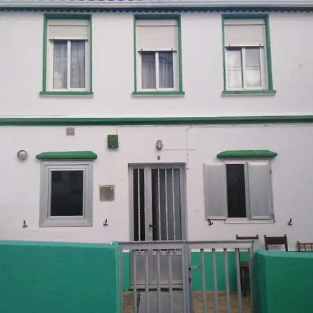 3 Bed House Sleeps 6 Pet-friendly With Terrace * Corme