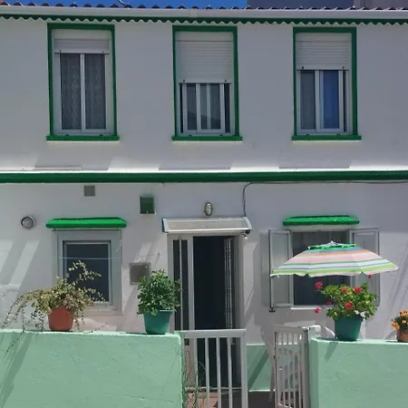 3 Bed House Sleeps 6 Pet-friendly With Terrace * Corme